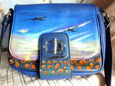 BORSA A TRACOLLA CLARKS RAF BLU PELLE PU BOMBER DIPINTA A MANO SU PAPAVERO VE DAY