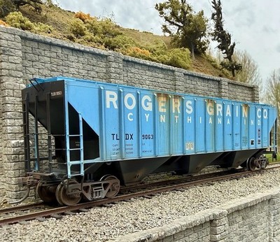 HO Scale Tangent Ps-2 4750 Covered Hopper Rogers Grain NIB/Weathered