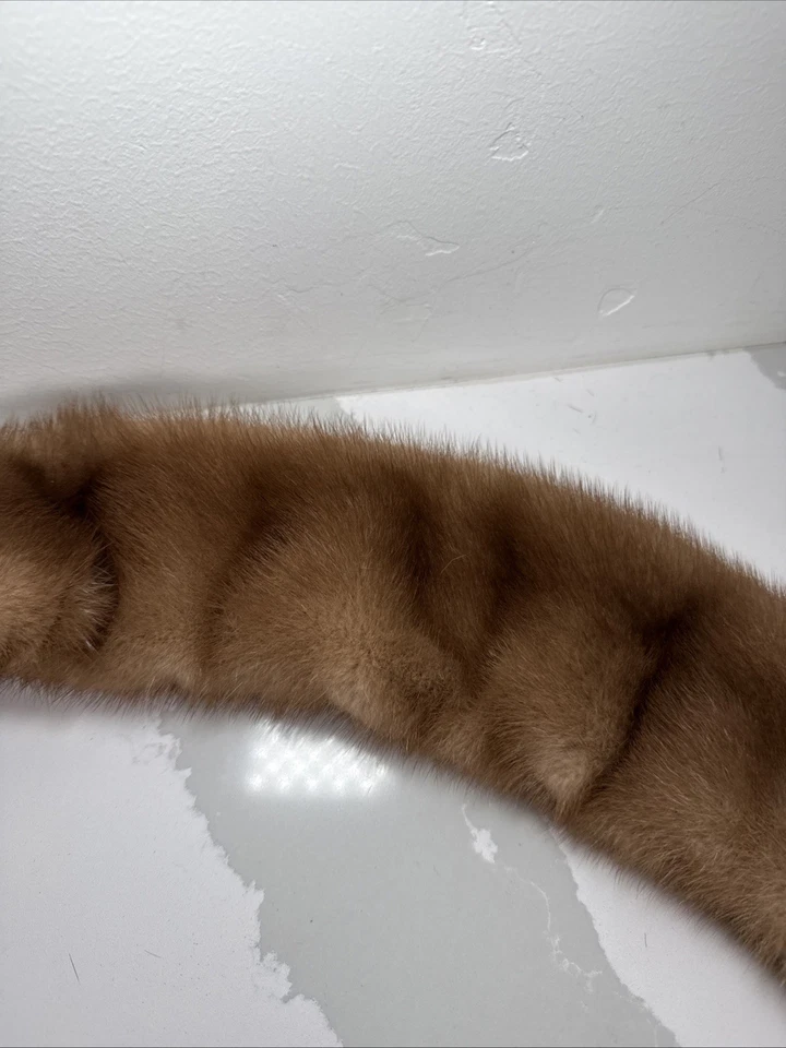 Vintage Ladies' Mink Collar for Coat or Sweater, Light Brown Very Rich In Color* - Image 4 of 4