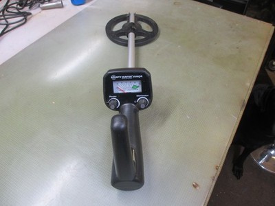 Bounty Hunter Junior Metal Detector, Extendable Lightweight -TESTED