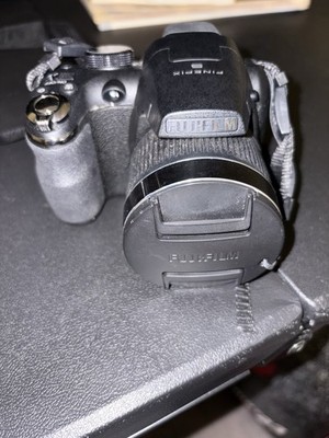 Fujifilm FinePix S4000 14MP Black Bridge Camera 30x Zoom 3'' EVF Flash