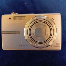 OLYMPUS FE-240 Digital Camera 7.1 Megapixels 5x Optical Zoom with Accessories