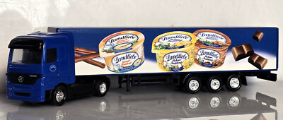LKW Modell Werbetruck Landliebe MB Actros Sattelzug  1:87 Blau