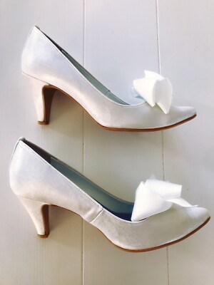 Roiet Reine Japan White Satin Wedding Shoes with Bow Size 23.5 (US 