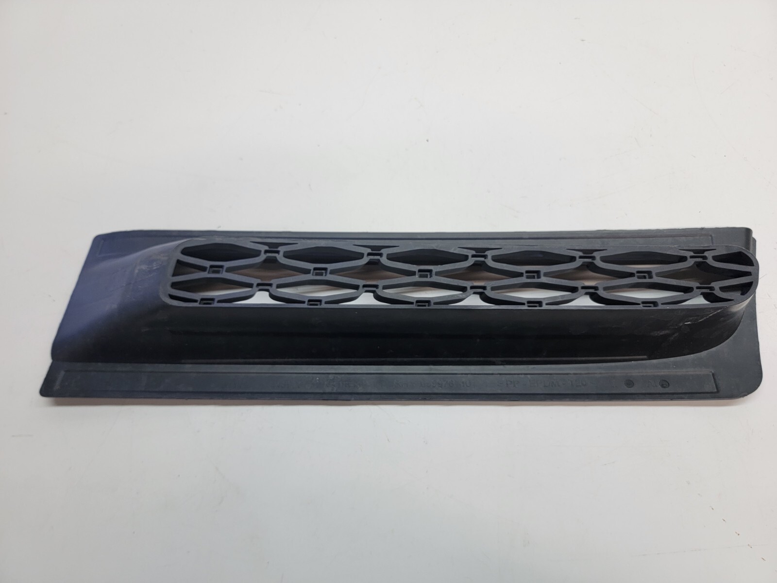 ROLLS ROYCE CULLINAN FRONT RIGHT LOWER BUMPER GRILL OEM 7448906
