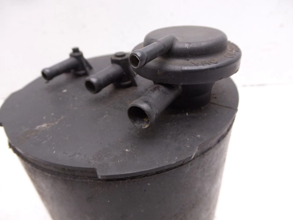 Контейнер вакуумный 70-81 Firebird Camaro 4 ниппеля уголь топливо пар GM 17056978 - Изображение 3 из 4