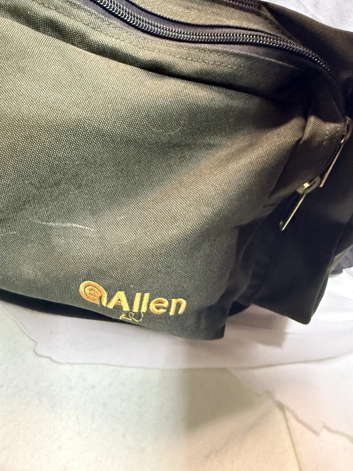 Bolso Allen Shooters con varios compartimentos de colección lona verde Foto 2 de 4