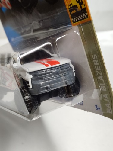 Hot Wheels #053 Mainlne Baja Blazers Series #7 '19 Chevy Silverado Trail Boss LT - Picture 4 of 6