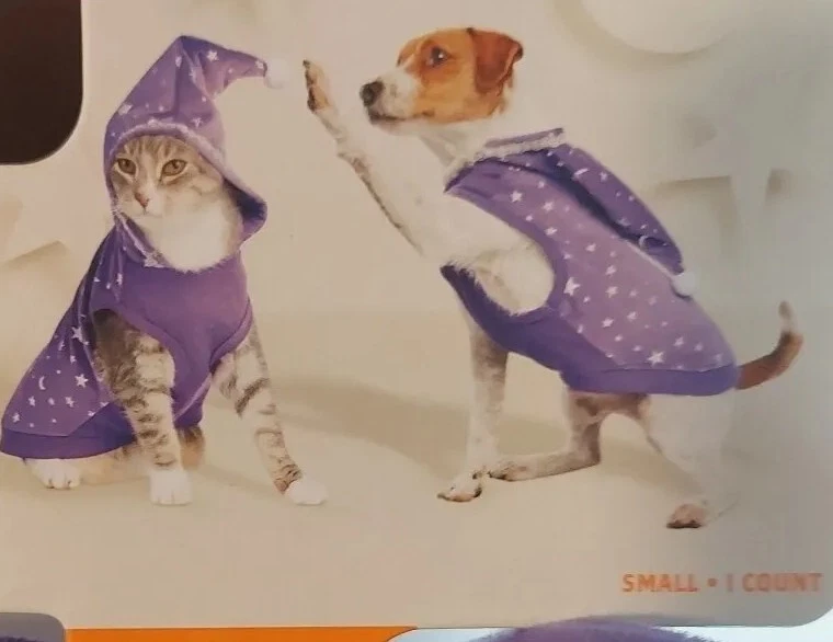 Disfraz de mago gato o perro mascotas de una pieza, púrpura con capucha, tamaño: estrellas pequeñas/luna Foto 2 de 4