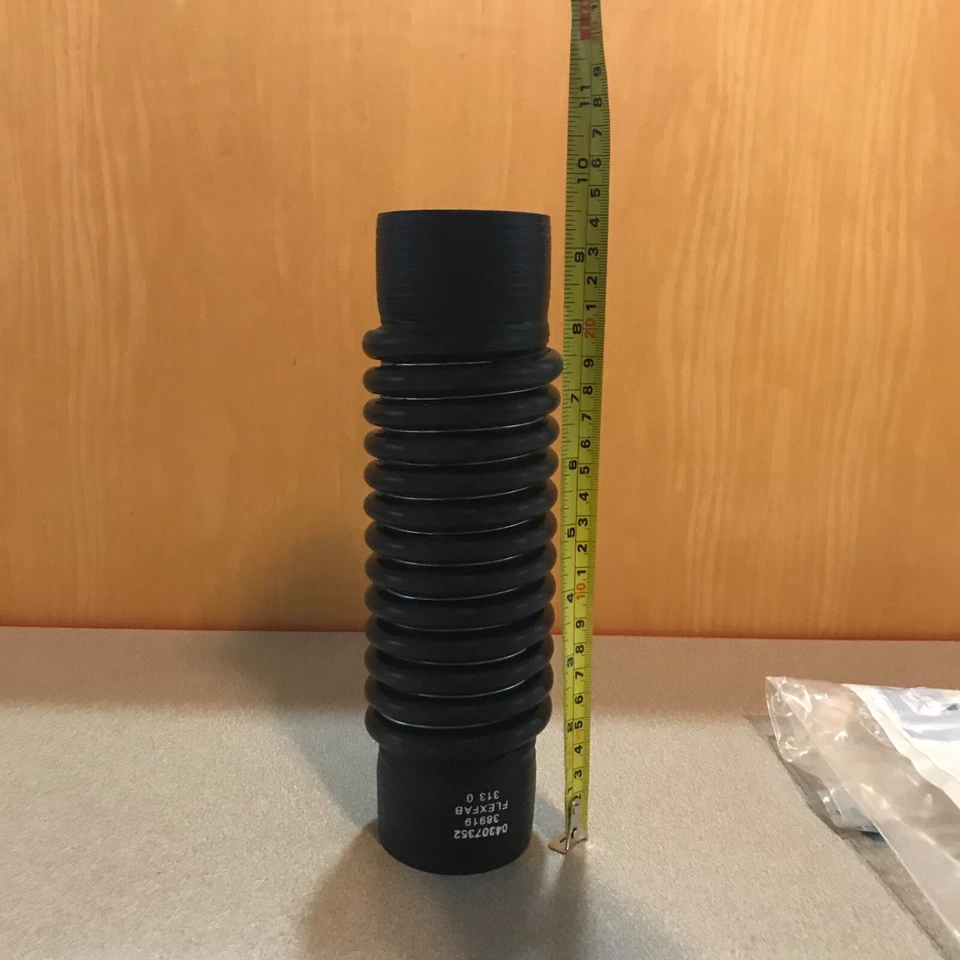 4307352 Dodge Daytona Shadow Charger air intake hose from intercooler to airbox Foto 3 de 4