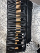 BRAND NEW Make-up brush set