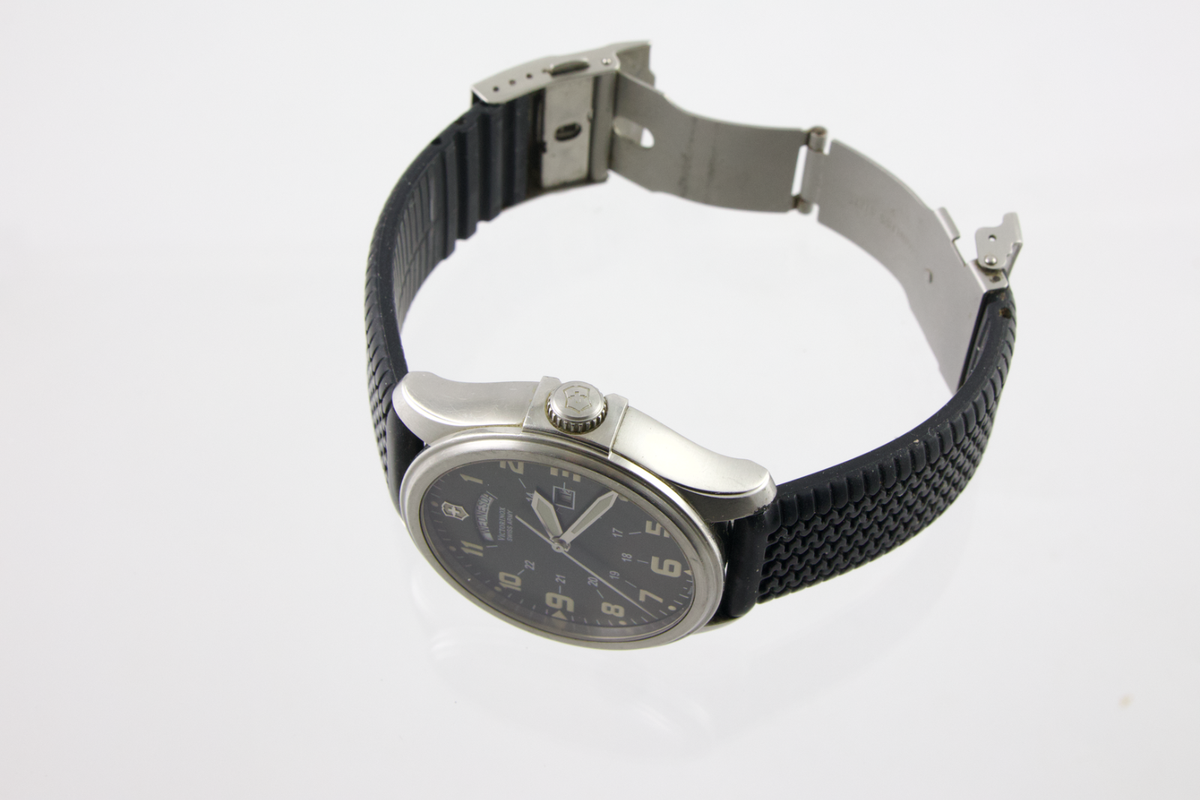 Victorinox Swiss Army Infantry Watch 241290 Day Date Sapphire