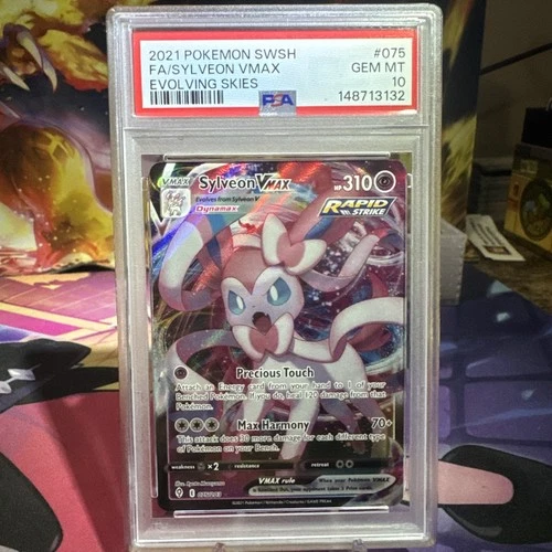 Sylveon VMAX 075/203 SWSH07: Evolving Skies Holo PSA 10