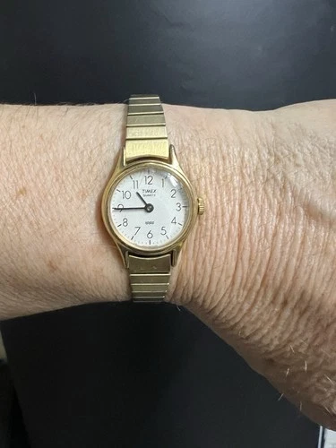 Vintage Timex Gold Tone Women’s Windup Watch stretch Band