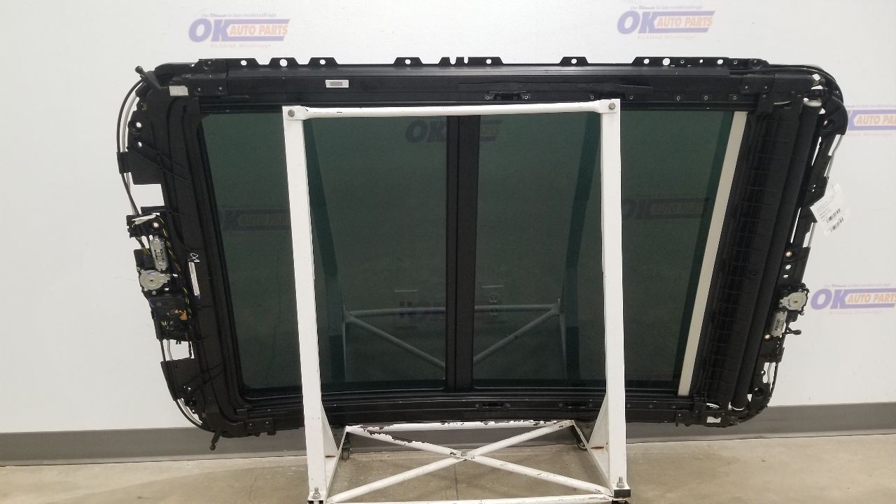 17 BENTLEY BENTAYGA COMPLETE PANORAMIC ROOF GLASS TRACK ASSEMBLY