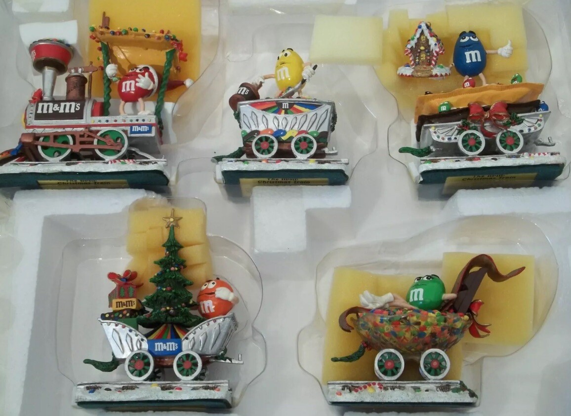 THE M&M CHRISTMAS TRAIN 5 PIECE SET FROM THE DANBURY MINT - ORIGINAL BOX