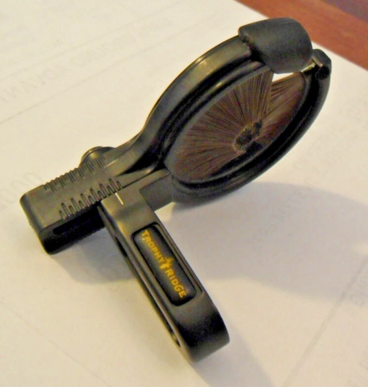 Trophy Ridge Kill Shot Bigote Galleta Marrón Tiro con Arco Flecha Reposaflechas Foto 2 de 4