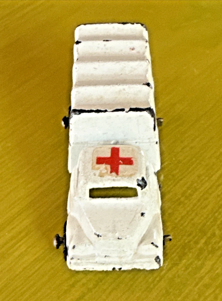 Camión de transporte de colección Barclay de metal de juguete cubierto de lona cabina de cruz roja blanca  Foto 2 de 4