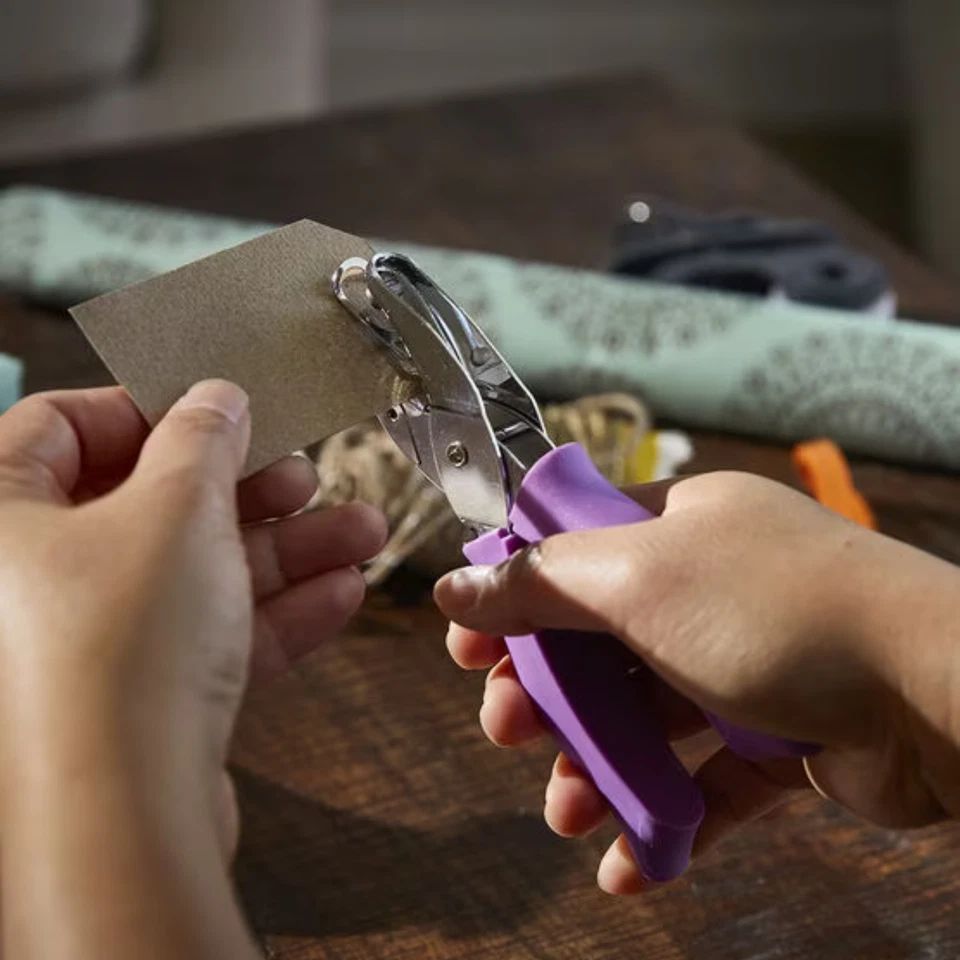 Punzón de mano Fiskars Circle: 1/8 pulg. (Púrpura) Foto 2 de 4