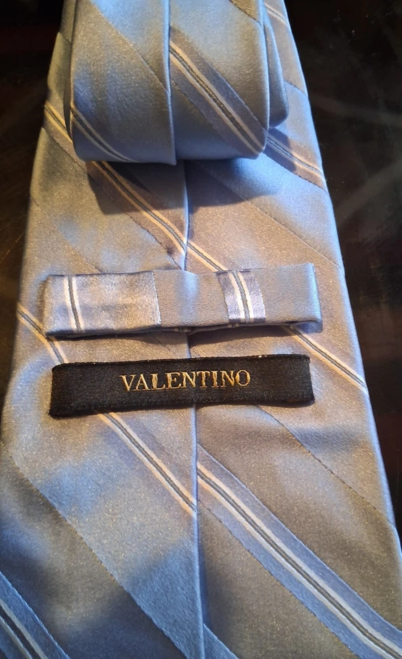 Cassic Valentino Tie excellent condition - Image 4 of 4