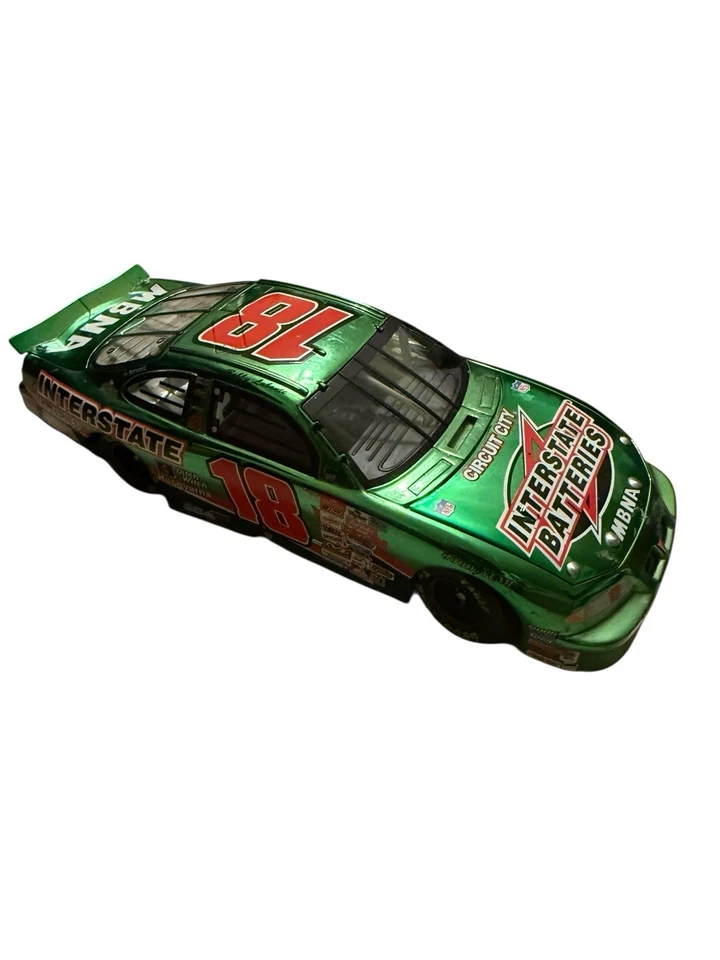 Baterías interestatales Bobby Labonte #18 2005 Monte Carlo escala 1:24 fuera de caja Foto 2 de 4