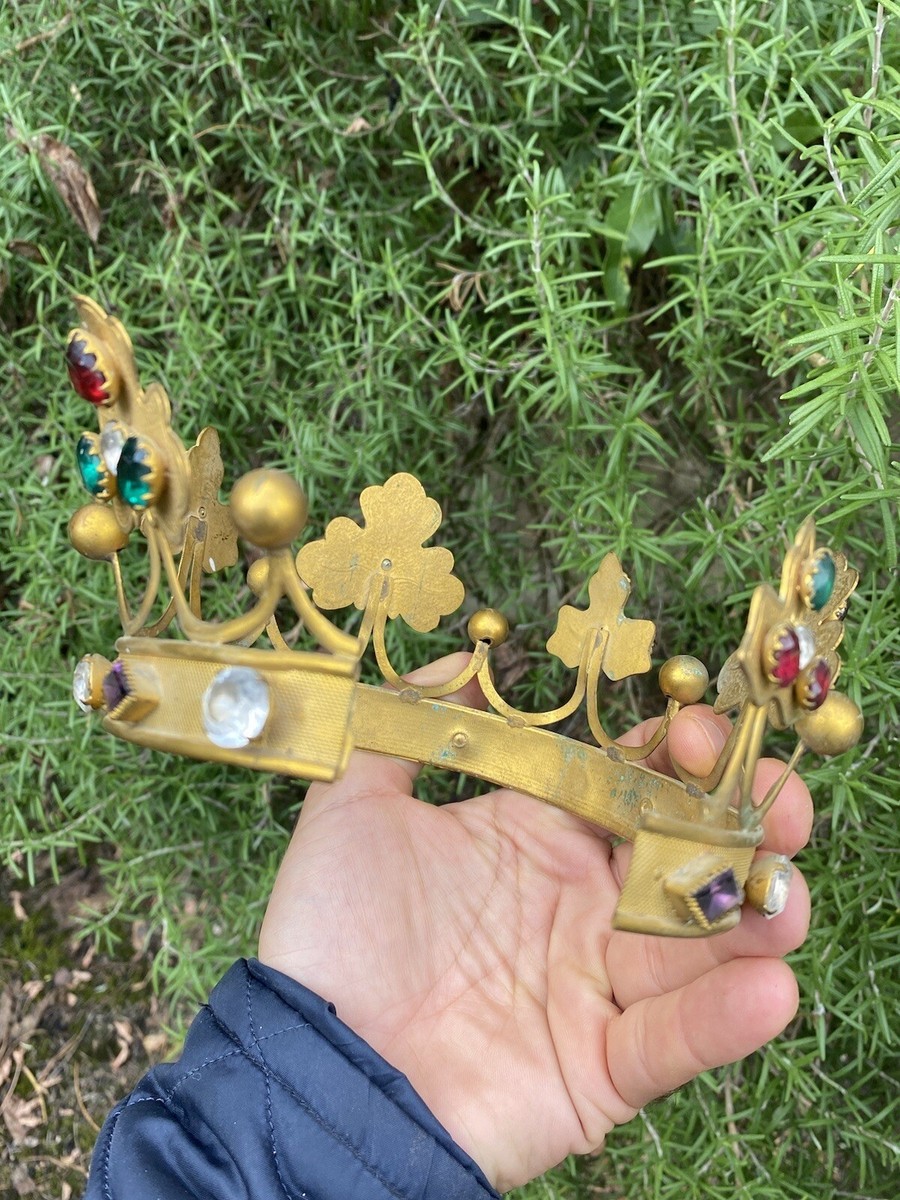 Couronne de Vierge métal doré ajouré strass & verrerie opaline XIXe Siècle