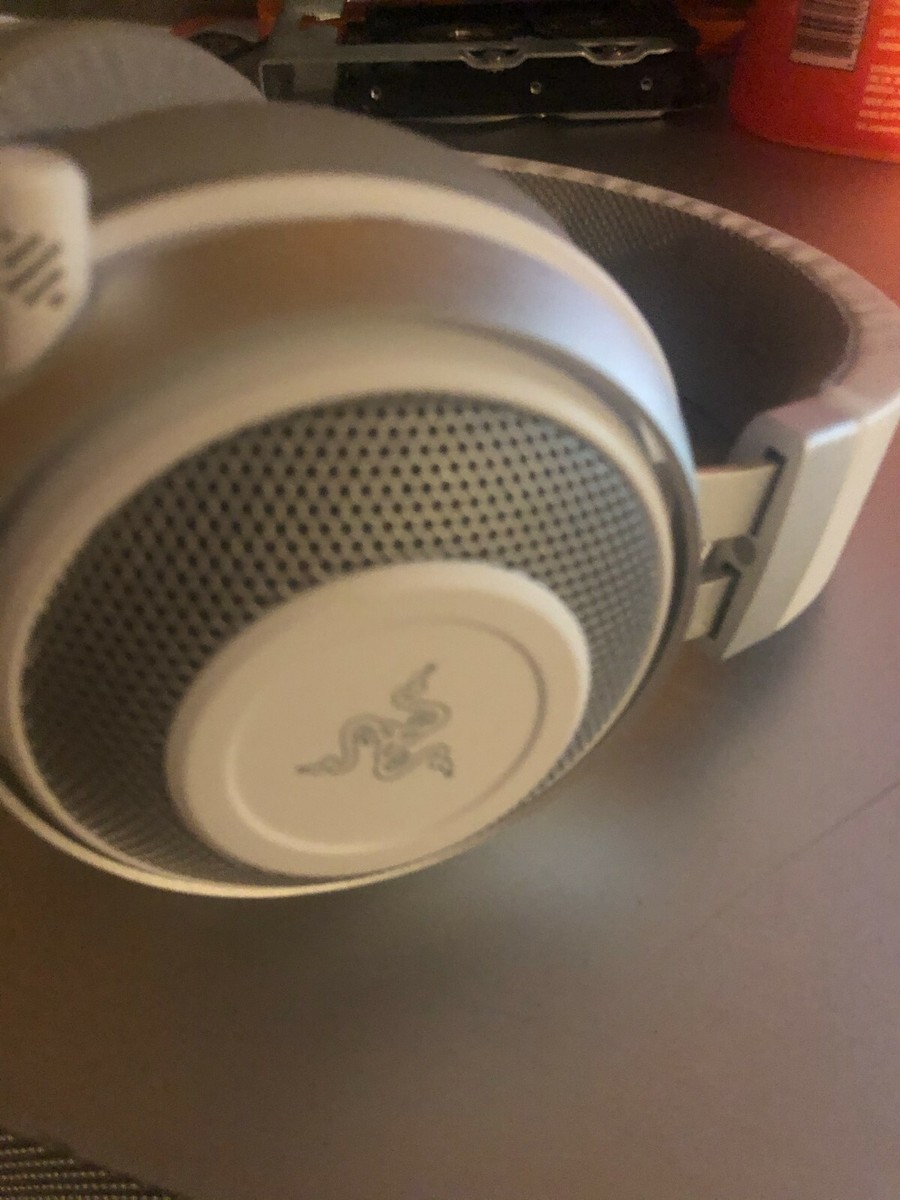 【美品】Razer kraken RZ04-02830400 ヘッドフォン　白 RZ04-02830400-R3M1 ゲーミングヘッドセット Kraken Mercury