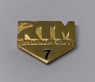 RTM Restaurant Group Arby's Triarc 7 Year Service Award Lapel Pin (210)