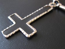 Petrus Kreuz umgedreht schwarz / silber Modeschmuck GROSS / x843