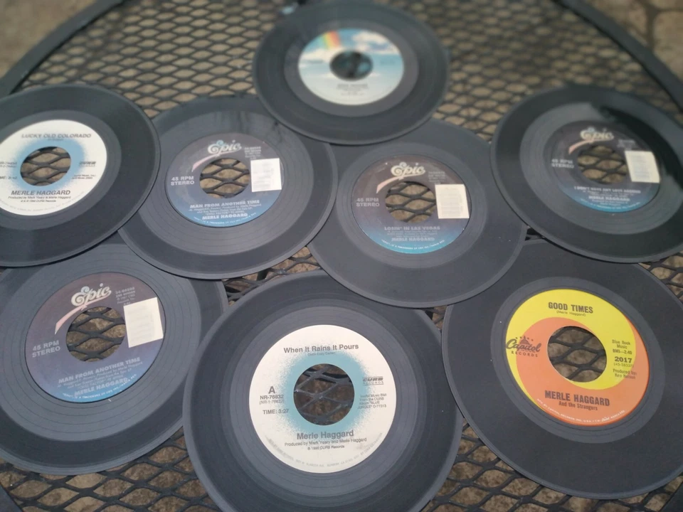 Lot of 7 MERLE HAGGARD 45's - Sing Me Back Home / Twinkle Twinkle Luck Star + - Image 2 of 4