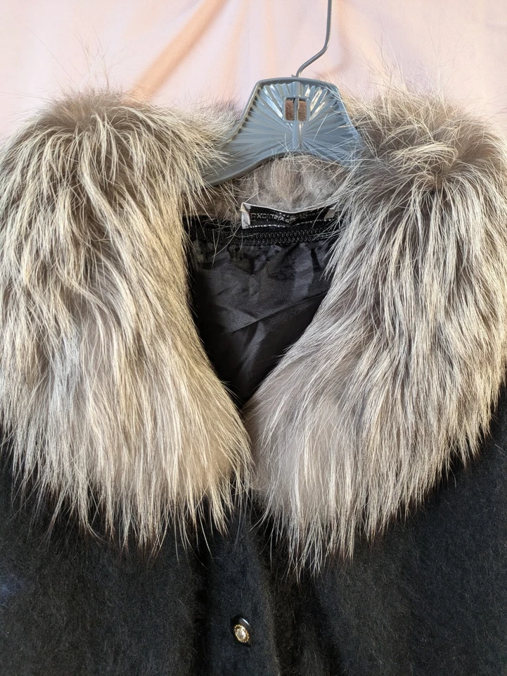 Chaqueta Angora Esponjosa Exclusiva Misook para Mujer S/M Negra con Forrada Gris/Plateada Foto 2 de 4