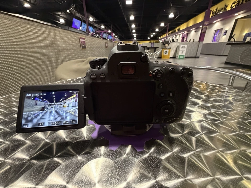 Canon EOS 6D Mark II 26,2 MP DSLR Camera (Body Only) - Image 2 of 4