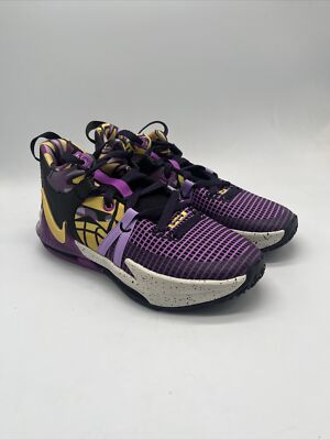 nike lebron witness 4 graffiti