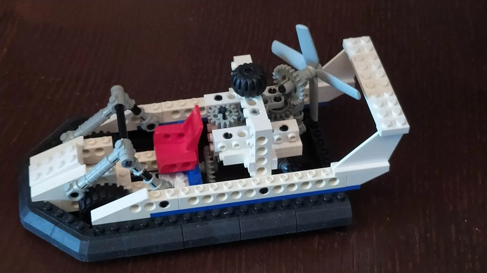 LEGO Technic 8824 Hovercraft, foto 1 di 5