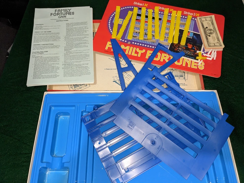 BLANKETY BLANK + FAMILY FORTUNES - classic boardgames in great condition - Image 4 of 4