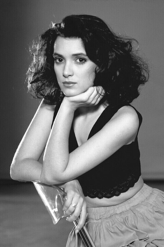 ム*ン様 USA製 Winona Ryder Photo Print T-Shi Winona Ryder 8x10 real photo young pose | eBay