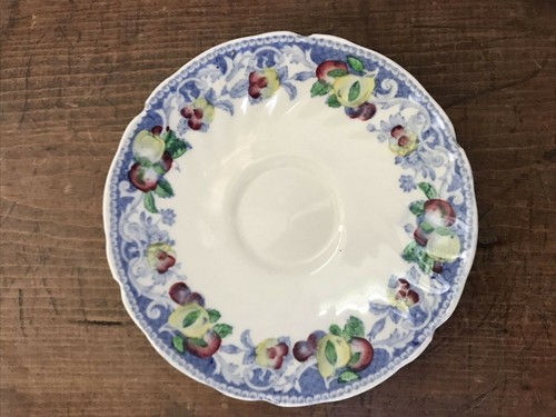 Vintage Royal Doulton Fruit Border Demitasse Cup and Saucer Set - Picture 3 of 7