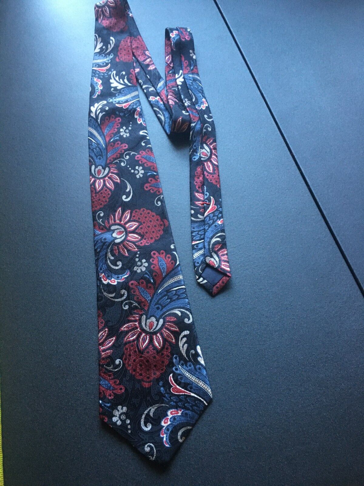 Preswick & Moore Men's 100% SILK Hand Sewn in the U.S. USA  Necktie 57”x4" J056