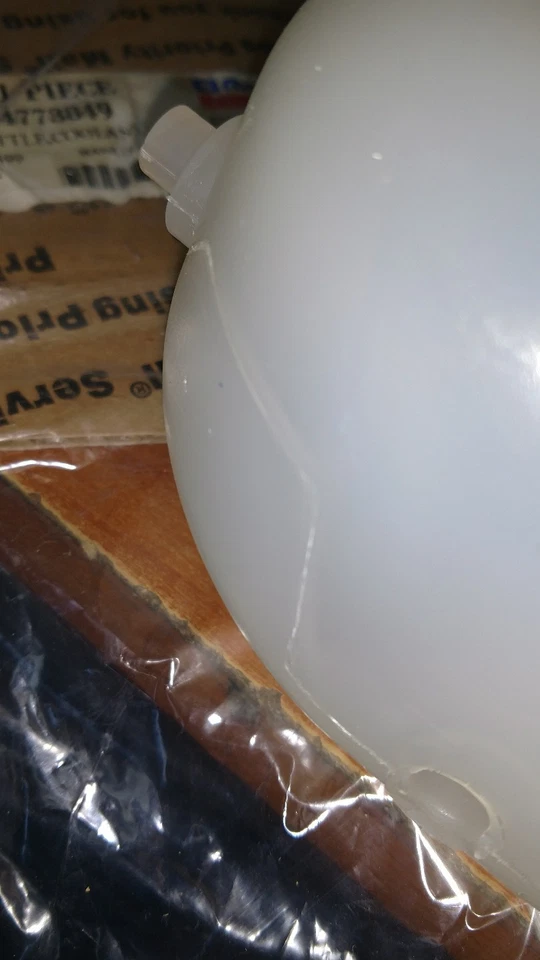 BOTELLA DE REFRIGERANTE RADIADOR JEEP WRANGLER CHEROKEE COMANCHE OEM DAÑADA 04773849 Foto 3 de 4