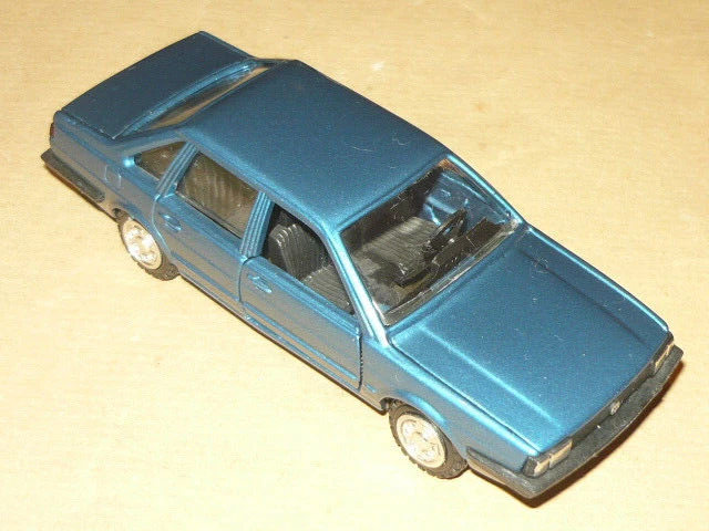 CONRAD 1015 VOLKSWAGEN SANTANA GL BERLINA AUTOMODELLO SCALA 1/43 - Immagine 2 di 3