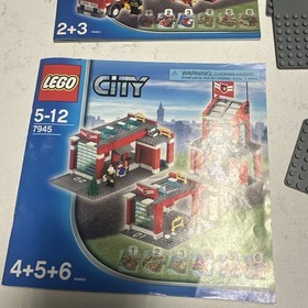 Lego City Fire Station 7945 - please *read* description 