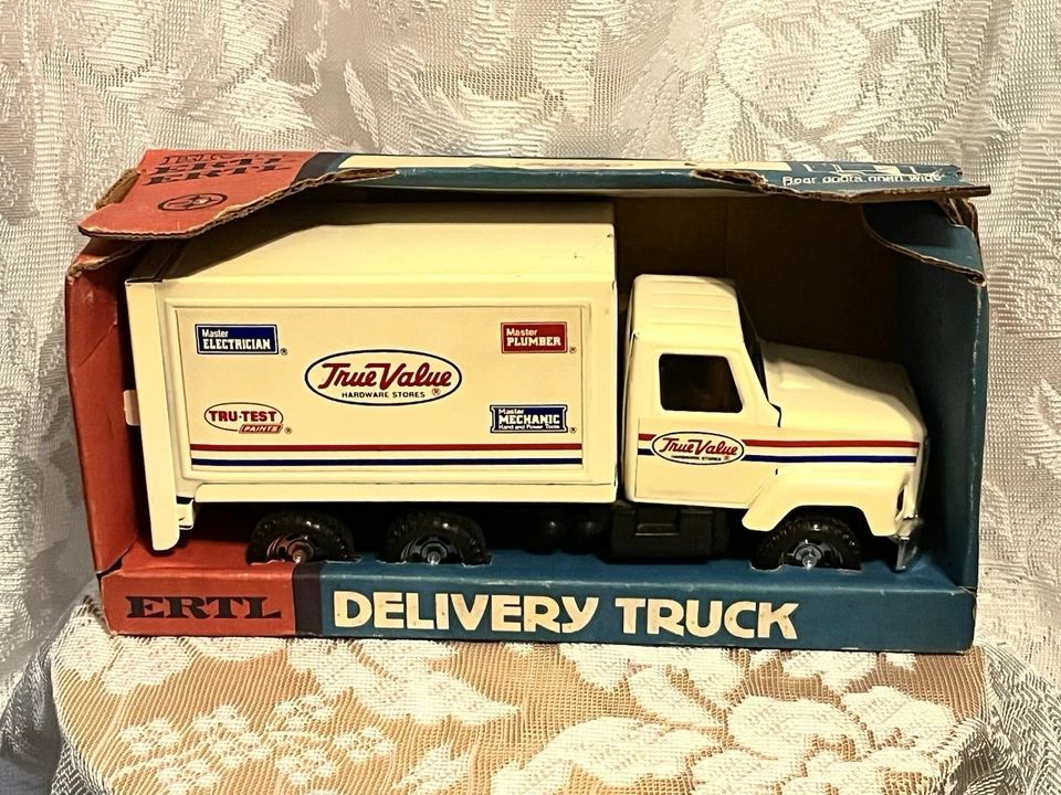 Camión de reparto ERTL True Value vintage de acero prensado de juguete #3982 en caja original Foto 2 de 4