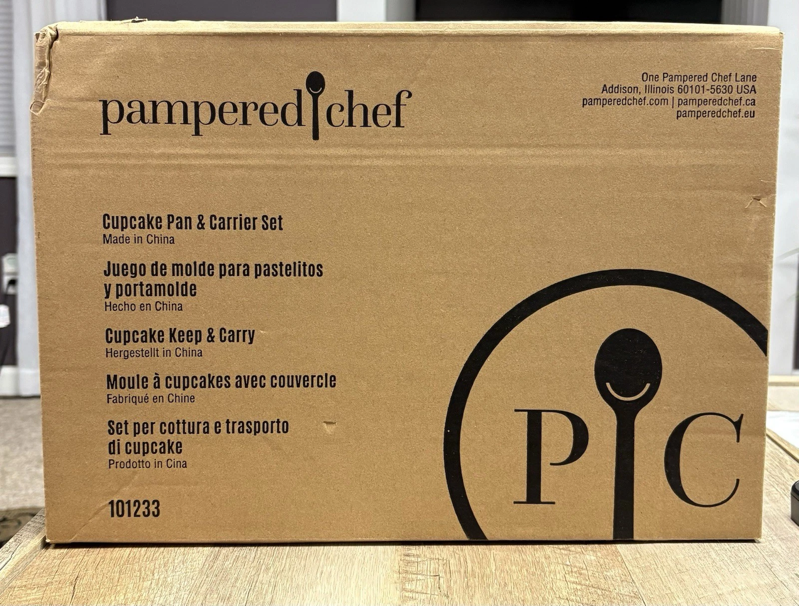 Pampered Chef Cupcake Pan & Carrier Set #101233 NIB
Opens in a new window or tab