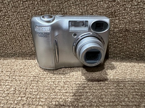 Nikon CoolPix 5600 5.1 MP Digital Camera- Silver , plus charger and case - Picture 2 of 9
