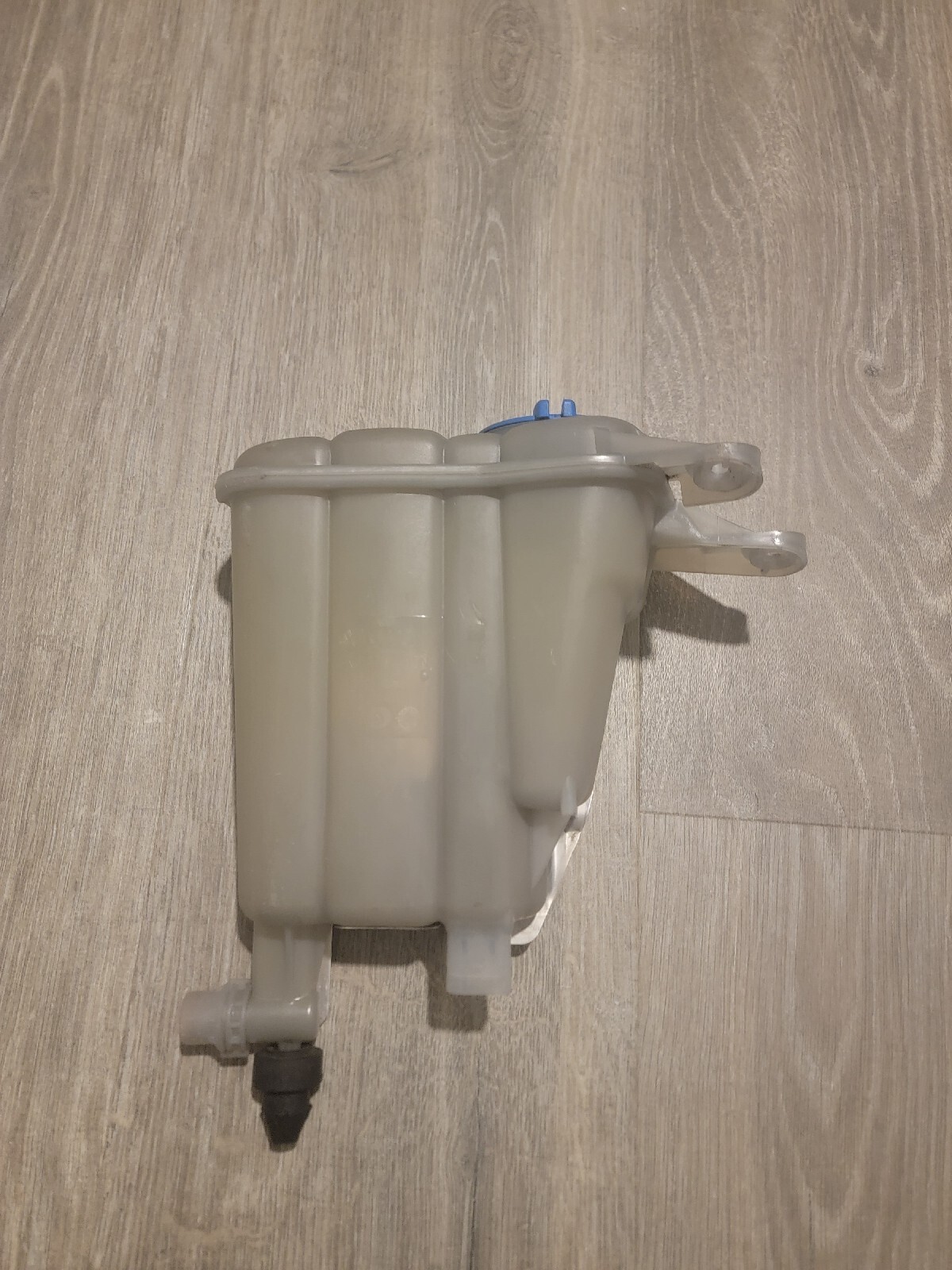 082017 Audi A4,S4,A5,S5,Q5,SQ5 3.2 3.0L Engine Coolant Expansion