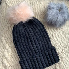 Citations Black Knit Hat - changeable Pompom, OZ