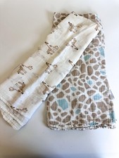 Aden Anais Muslin Swaddle Blankets Giraffe  Animal Print 40  x 40  Set of 2
