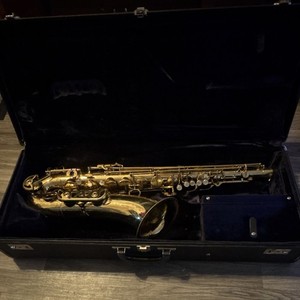 Continental Tenor Saxophone Bb Brass Gold w/ Case & Mouthpiece (MPN 2683A)