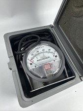 DWYER 2001AV MAGNEHELIC DIFFERNTIAL PRESSURE GAUGE 0"-1" WC. With Case  Stand