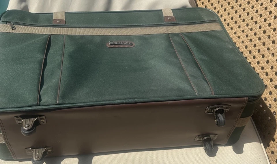 Mala de bagagem vintage verde SAMSONITE capa macia com rodas. Bagagem legal - Imagem 3 de 4